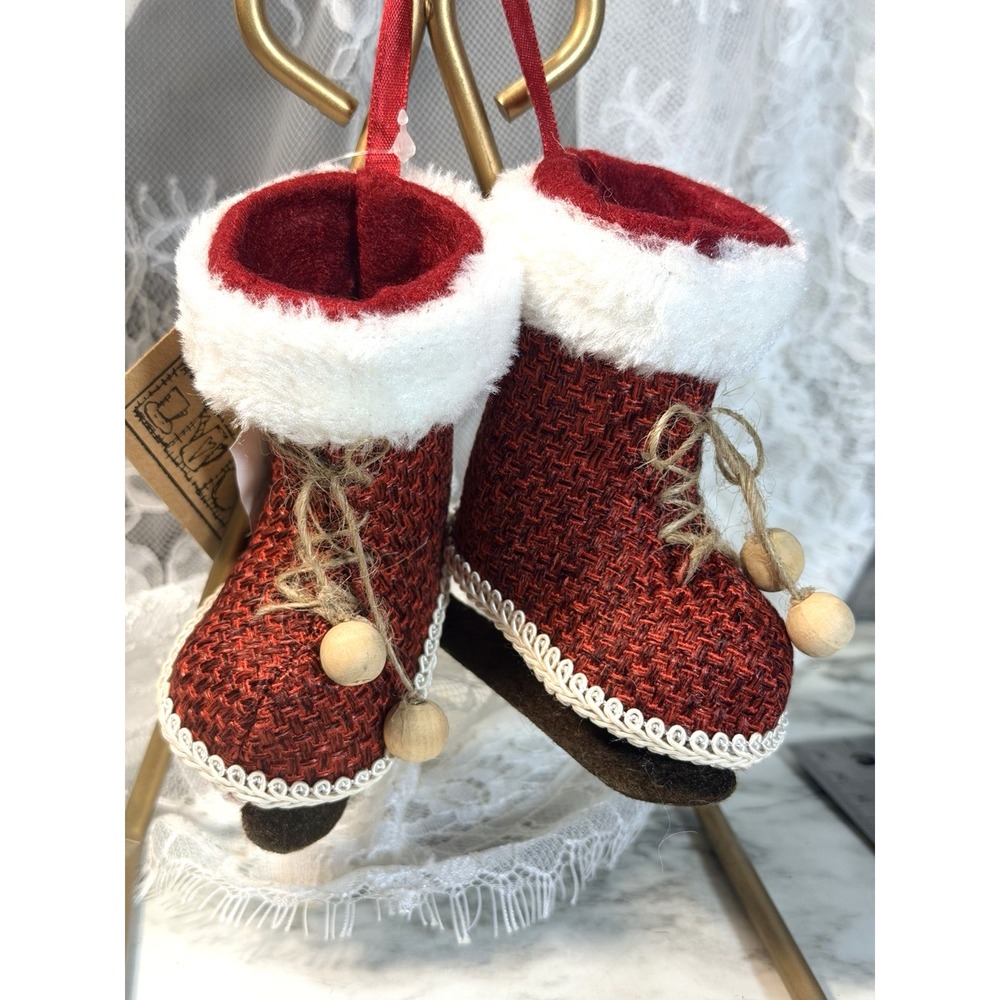 Hanna's Handiworks Pair of Red Christmas Skate Decoration 3" x 3" (3060)